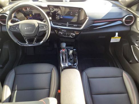 Used 2025 Chevrolet Trax RS w/ Driver Confidence Package image 8