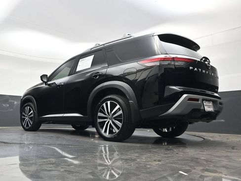 Certified 2025 Nissan Pathfinder Platinum w/ Cargo Package FWD image 39
