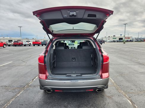Used 2011 Buick Enclave CXL image 10