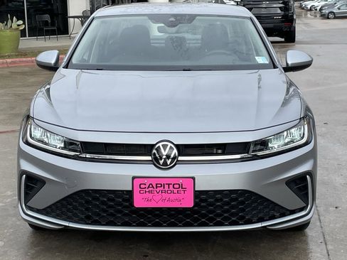 Used 2025 Volkswagen Jetta SE image 6