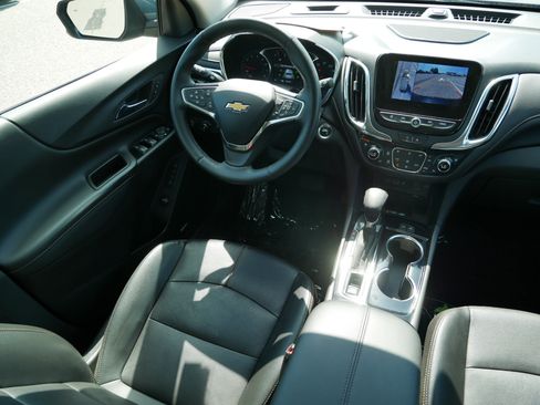 Used 2024 Chevrolet Equinox Premier AWD/4WD image 9