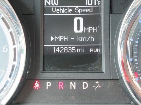 Used 2015 Chrysler Town & Country Touring FWD image 38