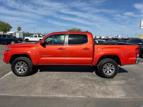 Used 2016 Toyota Tacoma SR5 w/ SR5 Appearance Package (SN) AWD/4WD image 3