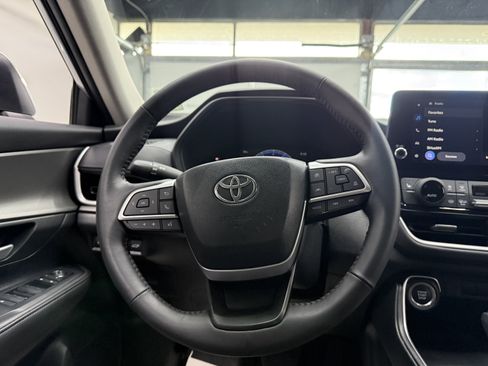 Used 2024 Toyota Grand Highlander XLE image 14