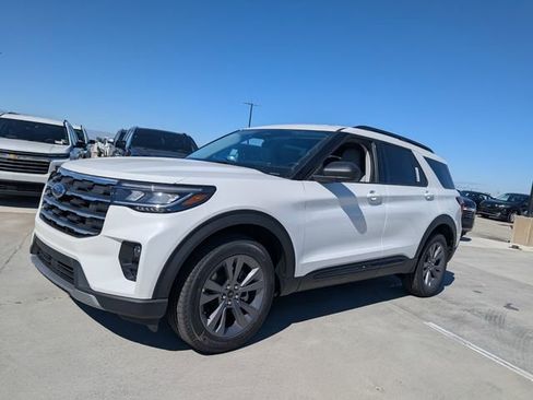 New 2026 Ford Explorer Active w/ Active Comfort Package AWD/4WD image 3
