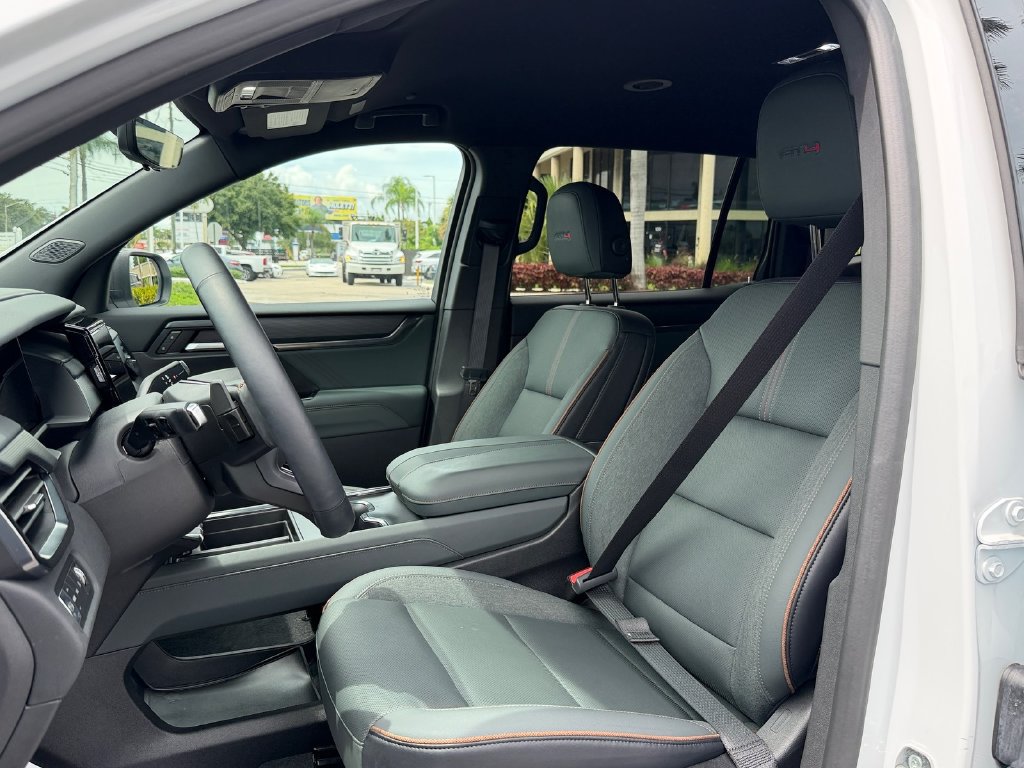 Used 2026 GMC Acadia AT4 AWD/4WD image 9