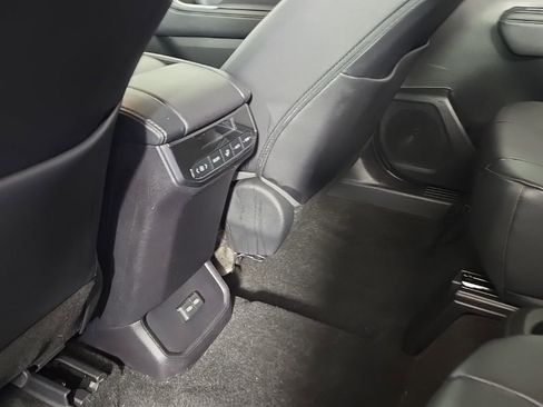 Used 2023 Toyota Highlander XLE image 22