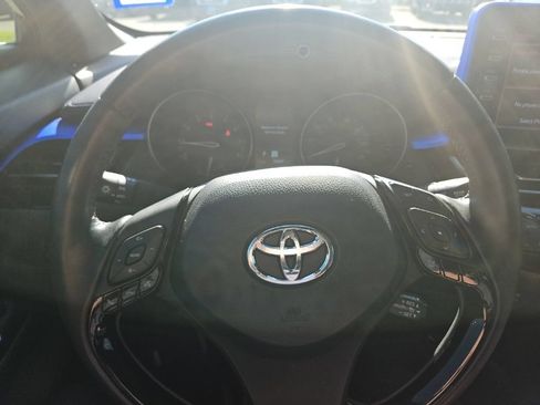 Used 2021 Toyota C-HR XLE FWD image 17