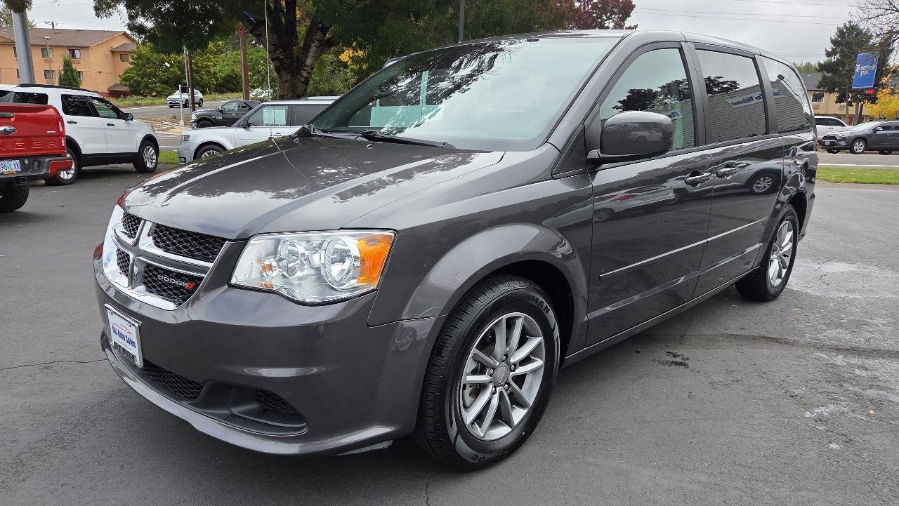 Used 2016 Dodge Grand Caravan SE FWD image 2