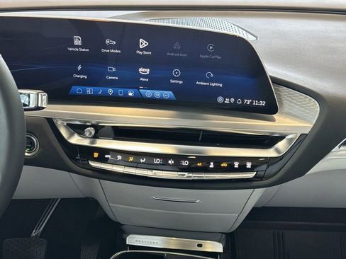 New 2025 Cadillac Lyriq Luxury AWD/4WD image 17