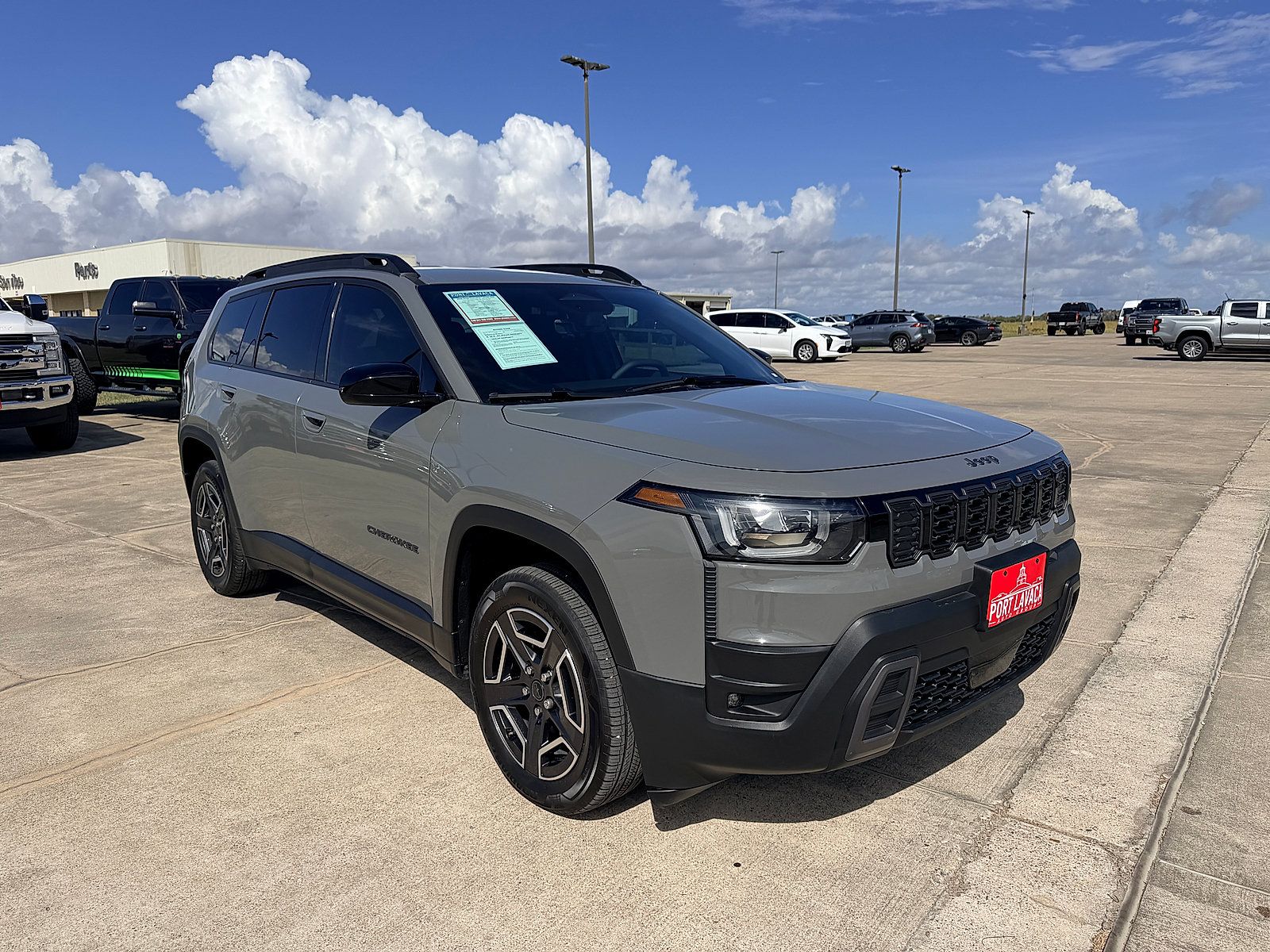 Used 2026 Jeep Cherokee Laredo AWD/4WD image 1