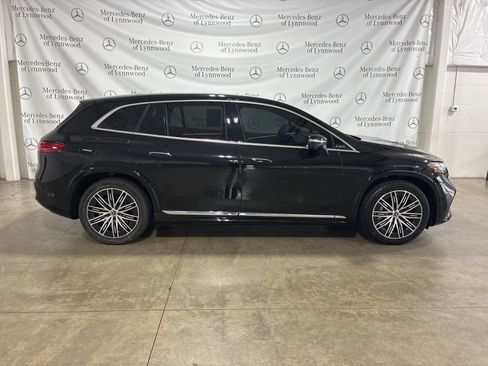 Used 2023 Mercedes-Benz EQS 580 4MATIC SUV image 3
