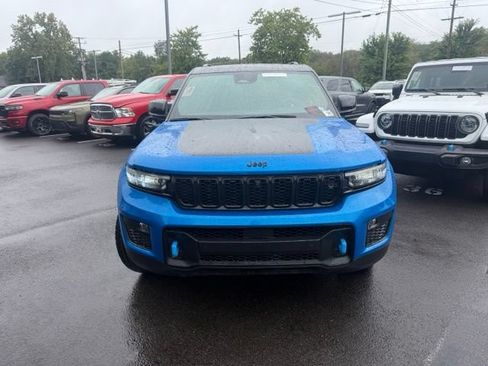 Used 2024 Jeep Grand Cherokee Trailhawk w/ Advanced Protech Group II AWD/4WD image 7