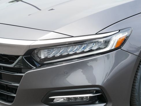 Used 2019 Honda Accord Touring image 10
