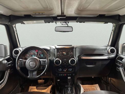 Used 2016 Jeep Wrangler Unlimited Sahara w/ Connectivity Group AWD/4WD image 22