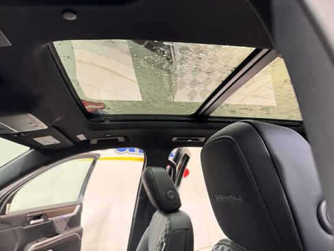 New 2026 GMC Acadia Denali w/ Super Cruise Package image 10