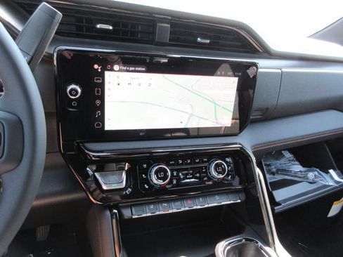 New 2026 GMC Sierra 2500 AT4 w/ AT4 Premium Plus Package AWD/4WD image 19