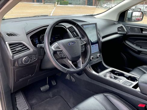 Used 2022 Ford Edge Titanium AWD/4WD image 2