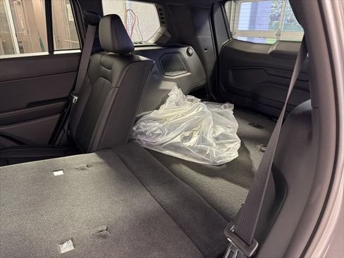 New 2026 Jeep Cherokee Limited AWD/4WD image 29