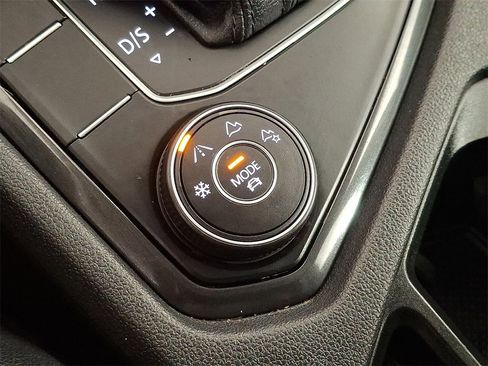 Used 2020 Volkswagen Tiguan SEL w/ 3rd Row Seat Package image 24