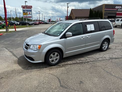 Used 2012 Dodge Grand Caravan SXT FWD image 3