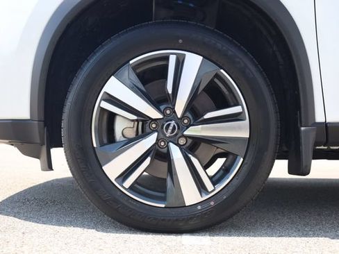 Certified 2025 Nissan Rogue SL w/ Tech Package AWD/4WD image 8