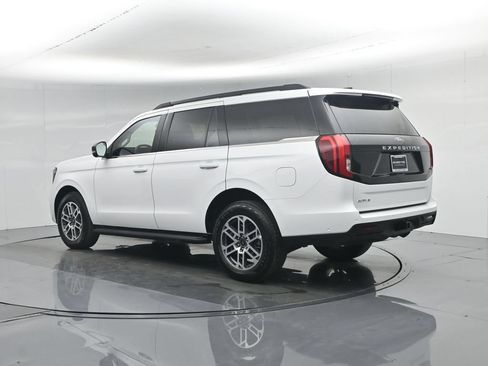 Used 2025 Ford Expedition Active AWD/4WD image 7