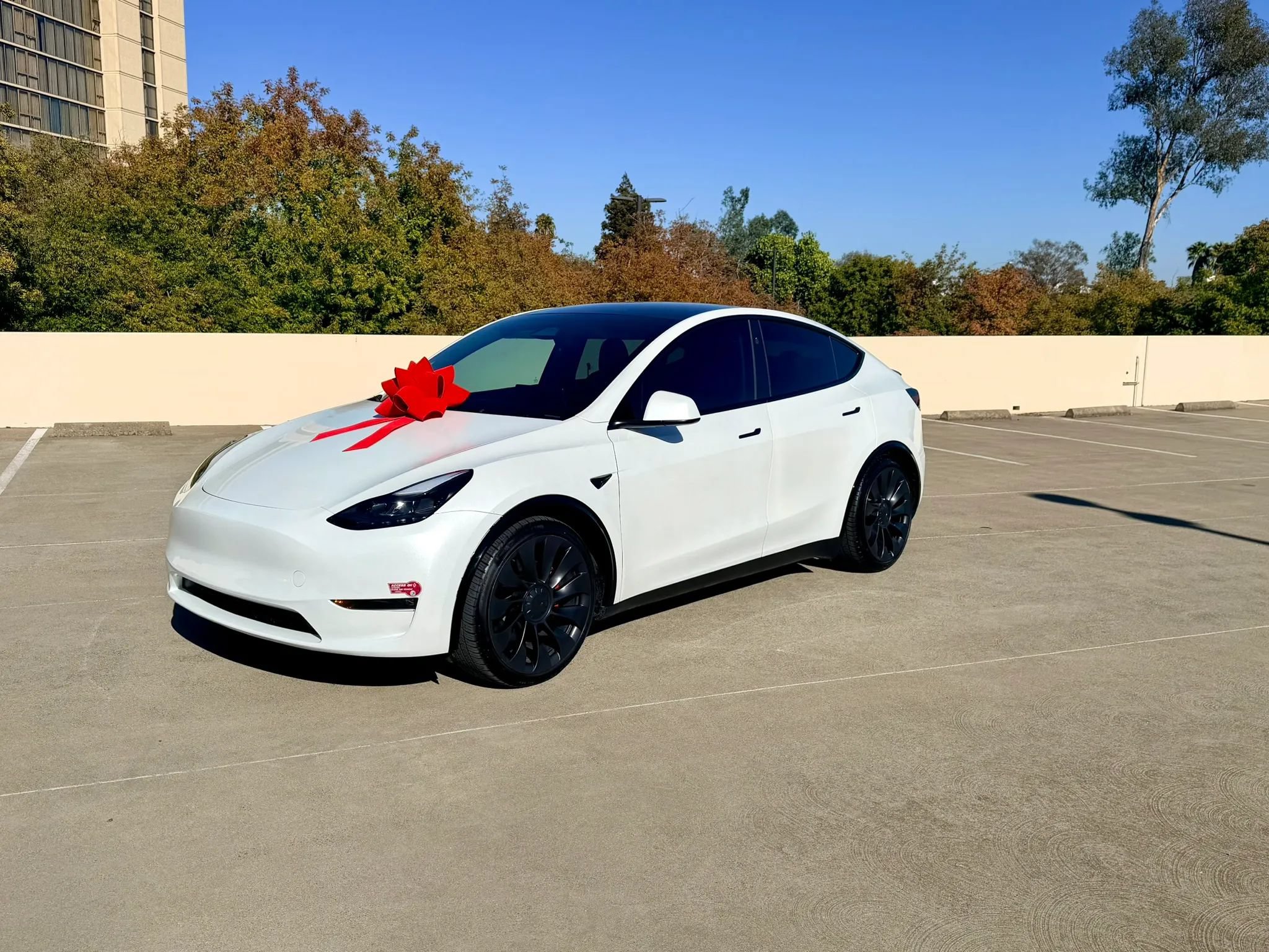 Used 2024 Tesla Model Y Performance AWD/4WD image 2