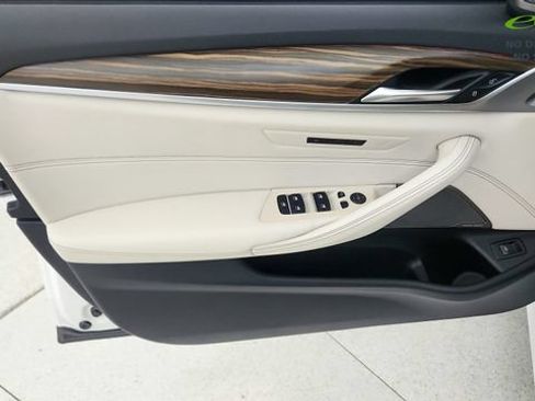 Used 2023 BMW 530i w/ M Sport Package RWD image 33