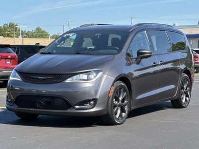 Used 2020 Chrysler Pacifica Limited w/ Advanced Safetytec Group
