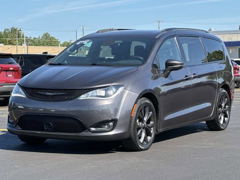 Used 2020 Chrysler Pacifica Limited w/ Advanced Safetytec Group FWD image 1