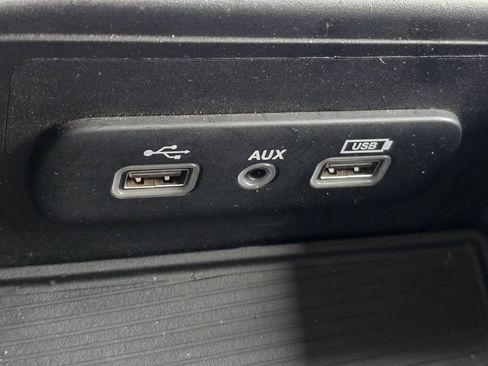 Used 2020 RAM 1500 Classic SLT AWD/4WD image 9