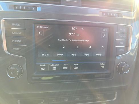 Used 2017 Volkswagen Golf Alltrack S image 18