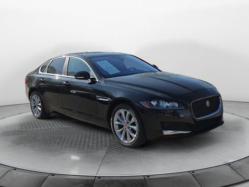 Used 2020 Jaguar XF Premium RWD image 7