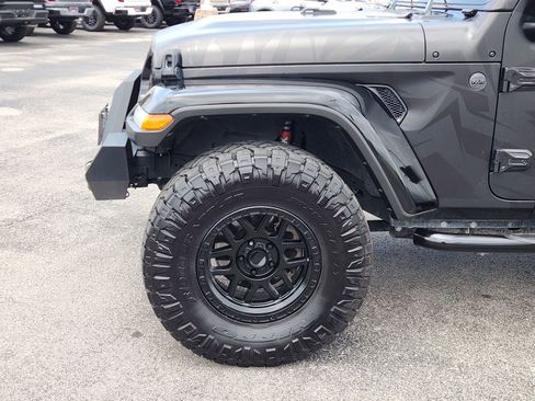 Used 2022 Jeep Gladiator Sport AWD/4WD image 9