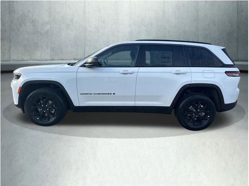 New 2026 Jeep Grand Cherokee Altitude image 3