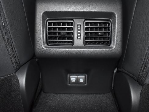 Used 2025 Toyota Camry SE image 14