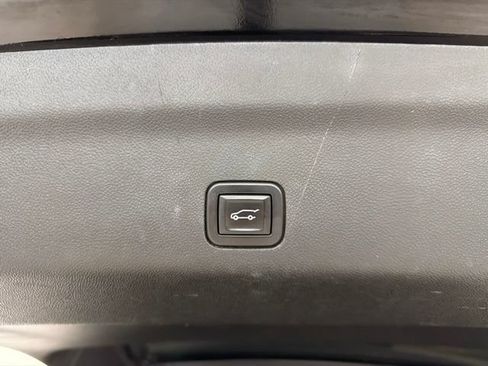 Used 2023 Chevrolet Suburban Z71 AWD/4WD image 22