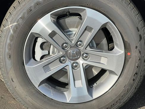 New 2025 Honda Pilot EX-L image 8