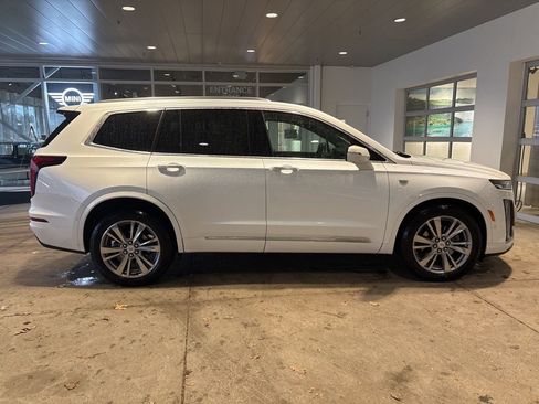 Used 2023 Cadillac XT6 Premium Luxury w/ Technology Package image 2