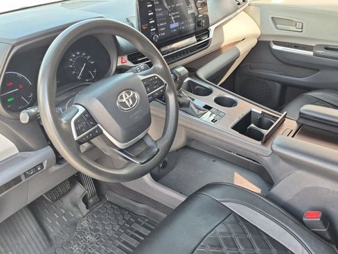 Used 2021 Toyota Sienna LE FWD image 10