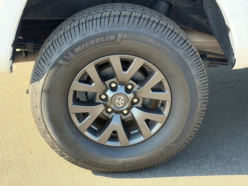 Used 2021 Toyota Tacoma SR5 RWD image 10
