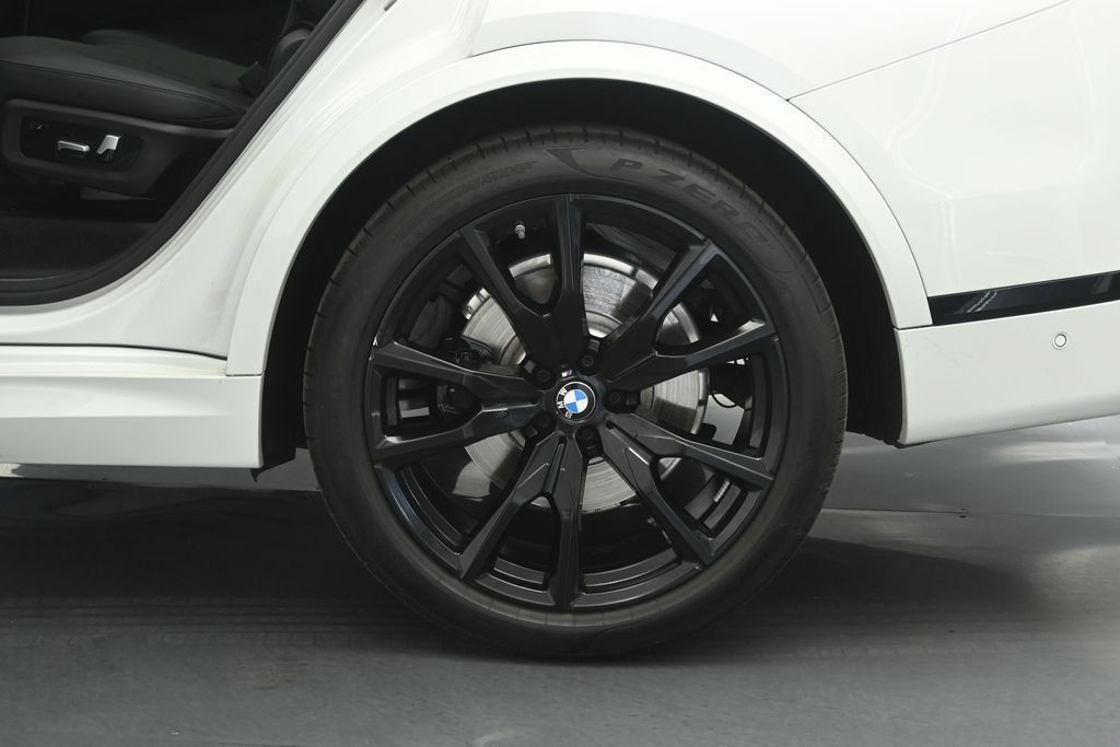 Used 2025 BMW X7 xDrive40i w/ M Sport Package AWD/4WD image 24