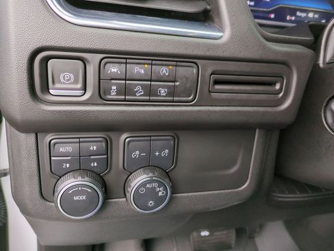 Used 2023 Chevrolet Tahoe Z71 w/ Luxury Package image 17