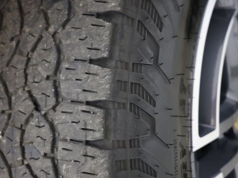 Used 2025 Rivian R1S Adventure AWD/4WD image 15