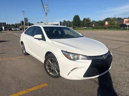 Used 2017 Toyota Camry SE FWD image 19