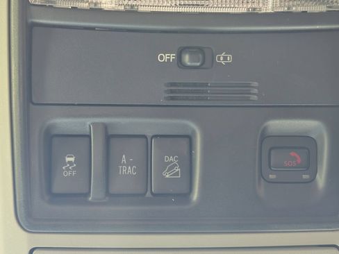 Used 2022 Toyota 4Runner SR5 AWD/4WD image 6
