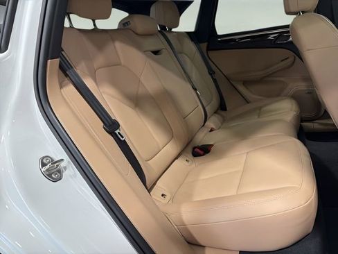 Used 2025 Porsche Macan AWD/4WD image 33