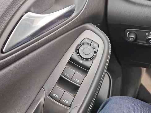 Used 2025 Buick Encore GX Preferred image 22