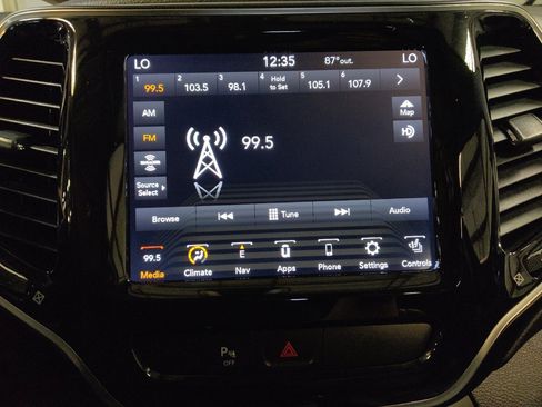Used 2019 Jeep Cherokee Limited AWD/4WD image 25